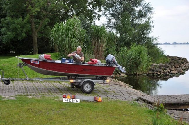 Man zit in bootje