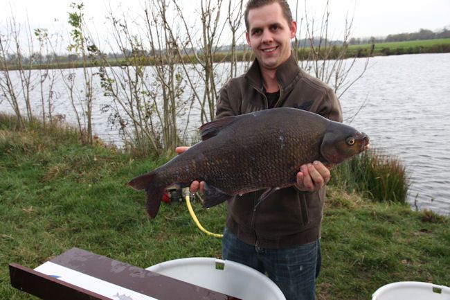 Een grote donkere Brasem van maar liefst 68 cm