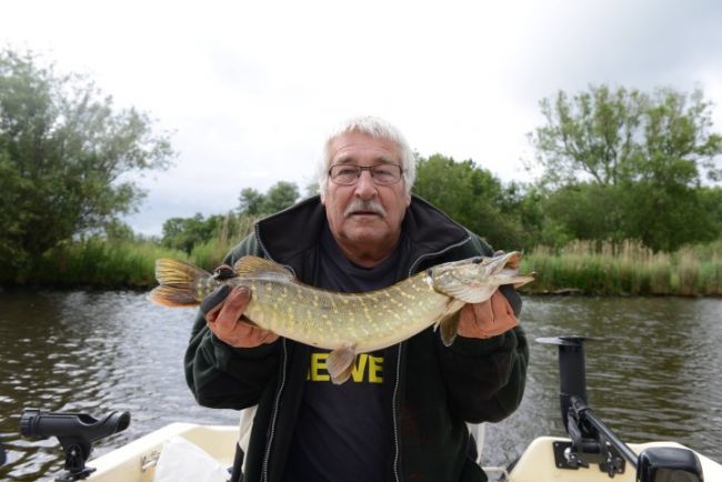 Dick met de eerste snoek van de dag