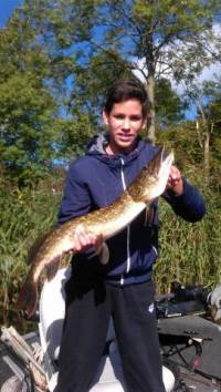 Mattijs met de grootste snoek van de dag; 76 cm