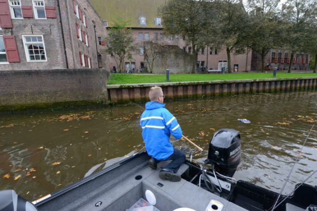 Aan het werk met een snoek