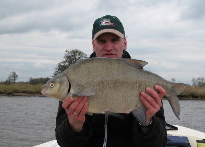 Een grote brasem van 63 cm gevangen in het voorjaar op de Vecht 