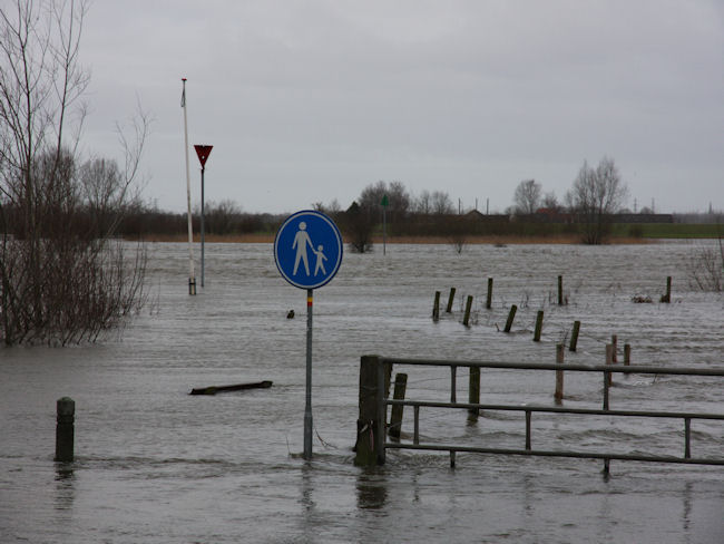 Foto1Inhetvoorjaarstaatderiviervaakhoog